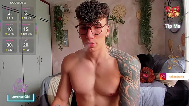 Snapshot of estebandi_do chatting on January 8, 2:52 pm estebandi do online show from January 8, 2:52 pm