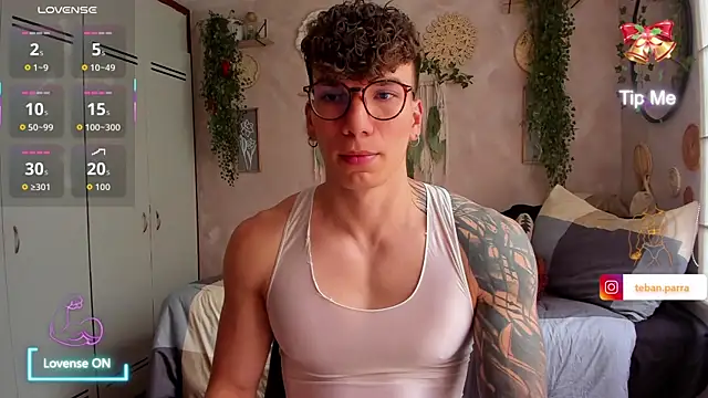 Snapshot of estebandi_do chatting on January 9, 8:43 pm estebandi do online show from January 9, 8:43 pm