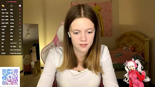 VibeQueenLucy online show from October 14, 4:30 pm