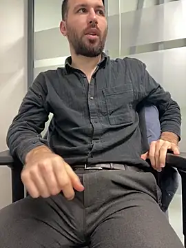 Snapshot of speddy34 chatting on December 19, 7:15 am speddy34 online show from December 19, 7:15 am