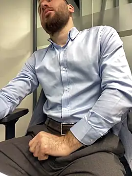 Snapshot of speddy34 chatting on February 9, 6:28 am speddy34 online show from February 9, 6:28 am