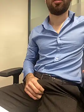 Snapshot of speddy34 chatting on February 16, 6:31 am speddy34 online show from February 16, 6:31 am