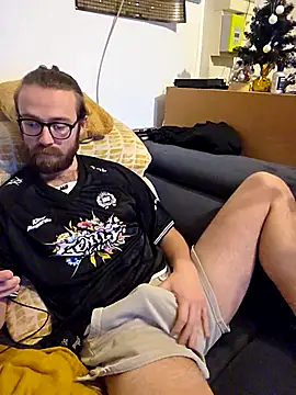 Snapshot of Loopertz chatting on December 19, 10:39 pm Loopertz online show from December 19, 10:39 pm