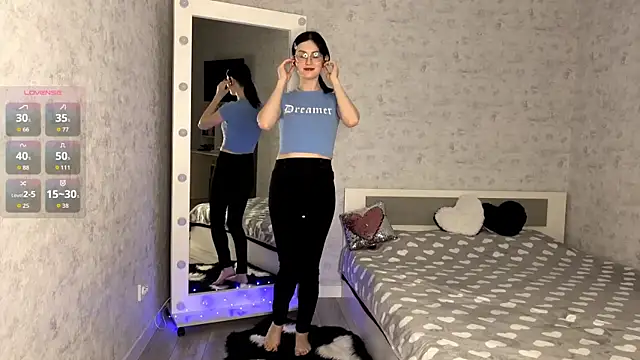 FakeLamb online show from November 5, 9:04 pm