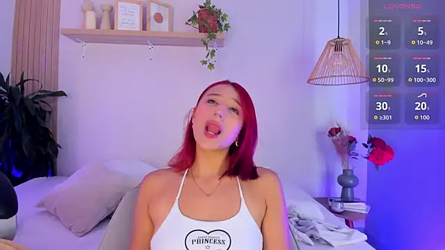 Cristalfoxy  online show from December 13, 8:04 pm