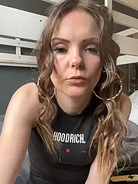 SexyLoLoUK online show from May 18, 9:15 am