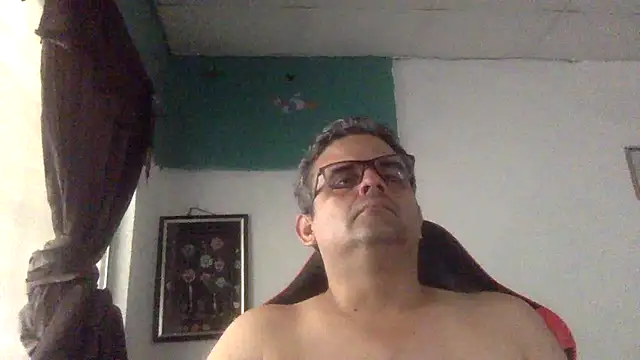 Snapshot of Katracho6969 chatting on April 25, 6:27 pm Katracho6969 online show from April 25, 6:27 pm