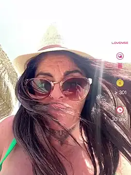 Snapshot of IrishmilfAnna chatting on May 14, 10:11 am IrishmilfAnna online show from May 14, 10:11 am