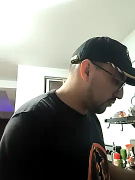 Snapshot of Jharicio-89 chatting on November 17, 3:23 am Jharicio-89 online show from November 17, 3:23 am