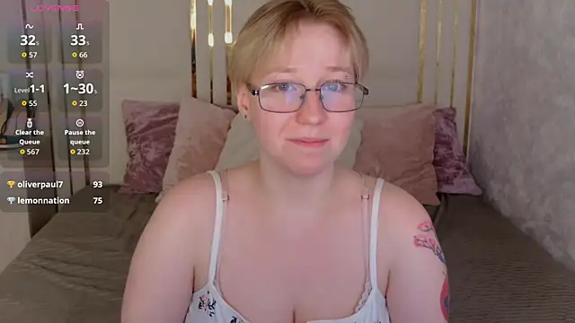 Snapshot of AlexandraGreen chatting on May 16, 12:29 am AlexandraGreen online show from May 16, 12:29 am