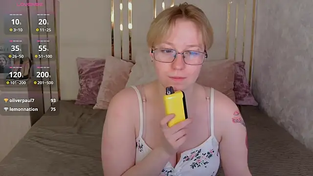 Snapshot of AlexandraGreen chatting on May 16, 12:51 am AlexandraGreen online show from May 16, 12:51 am