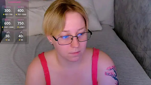 Snapshot of AlexandraGreen chatting on June 5, 9:53 pm AlexandraGreen online show from June 5, 9:53 pm