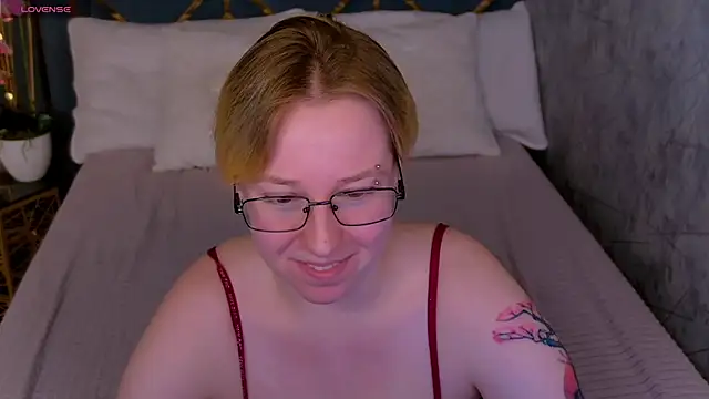 Snapshot of AlexandraGreen chatting on June 6, 9:08 pm AlexandraGreen online show from June 6, 9:08 pm