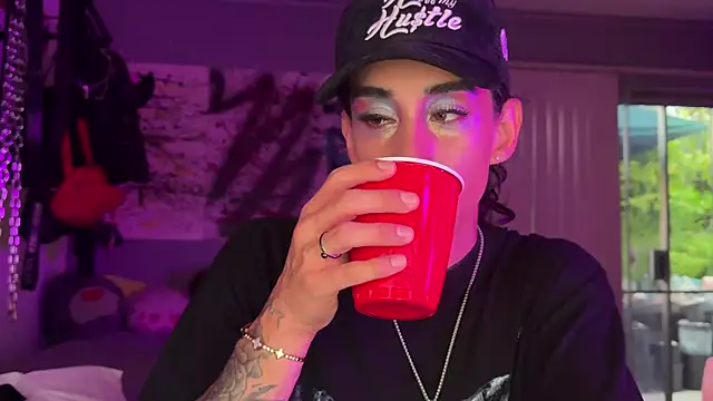 xoFrankie online show from October 7, 1:03 am