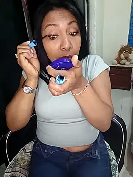 Snapshot of pocahontas_nex chatting on November 28, 10:01 pm pocahontas nex online show from November 28, 10:01 pm