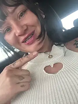 Snapshot of saraycat_ chatting on September 25, 7:50 pm saraycat  online show from September 25, 7:50 pm