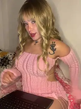 Snapshot of saraycat_ chatting on October 17, 11:40 pm saraycat  online show from October 17, 11:40 pm