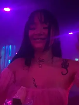 Snapshot of saraycat_ chatting on October 26, 4:07 am saraycat  online show from October 26, 4:07 am