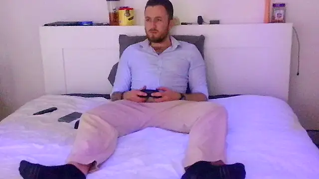 Snapshot of Keviios chatting on November 25, 1:44 pm Keviios online show from November 25, 1:44 pm