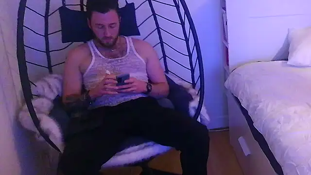 Snapshot of Keviios chatting on November 30, 6:45 pm Keviios online show from November 30, 6:45 pm