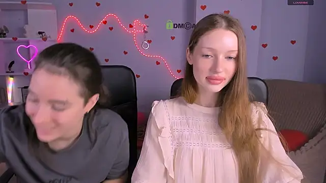 Snapshot of khloebeauty chatting on June 17, 5:43 am khloebeauty online show from June 17, 5:43 am