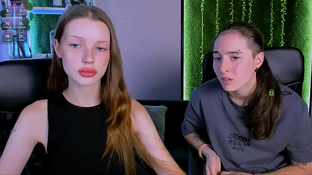Snapshot of khloebeauty chatting on July 6, 5:48 am khloebeauty online show from July 6, 5:48 am