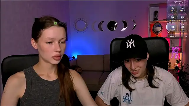 Snapshot of khloebeauty chatting on July 9, 5:44 am khloebeauty online show from July 9, 5:44 am