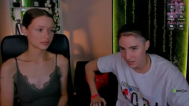 Snapshot of khloebeauty chatting on August 2, 9:19 am khloebeauty online show from August 2, 9:19 am