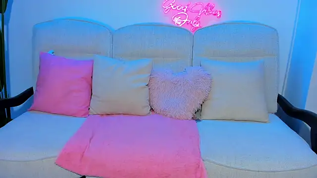 JessicaSky  online show from April 6, 7:59 pm