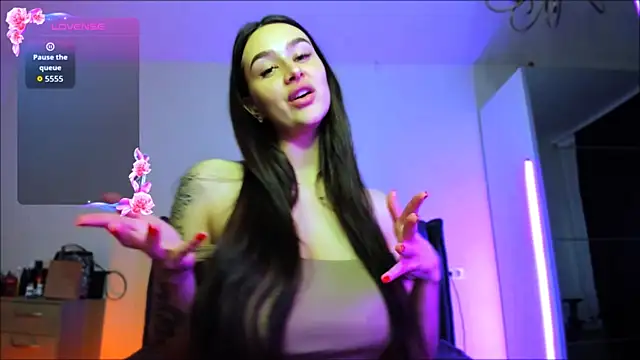 Veronica Larsson online show from September 21, 3:46 pm