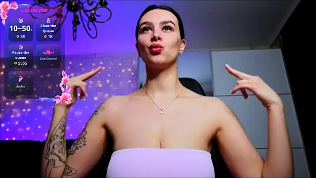 Veronica Larsson online show from April 21, 7:06 pm