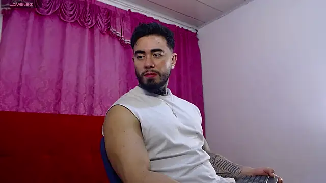 Snapshot of tommyblessd1 chatting on July 17, 5:36 am tommyblessd1 online show from July 17, 5:36 am
