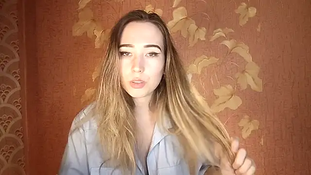 Snapshot of Awora_Wolf chatting on September 18, 8:33 pm Awora Wolf online show from September 18, 8:33 pm