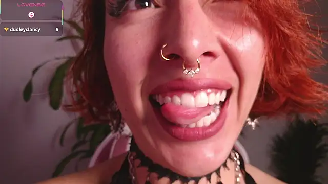 Snapshot of bri_von_dhara__ chatting on May 3, 10:16 pm bri von dhara online show from May 3, 10:16 pm