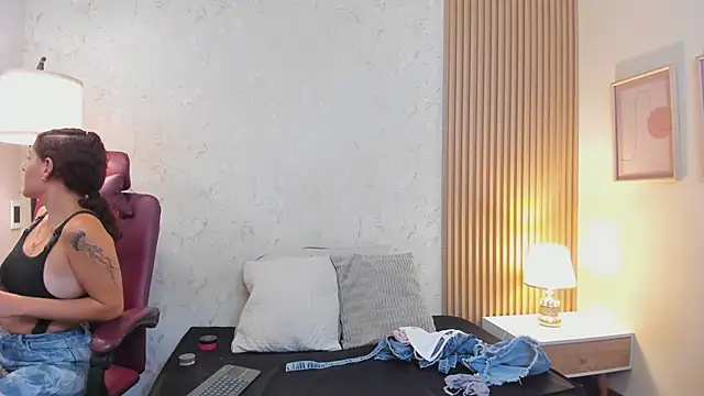 aliceandsia online show from March 15, 1:06 pm