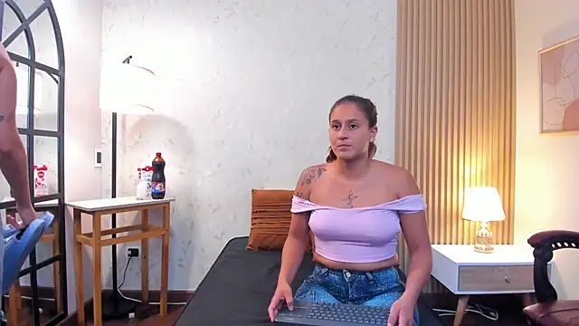 aliceandsia online show from April 23, 7:27 pm