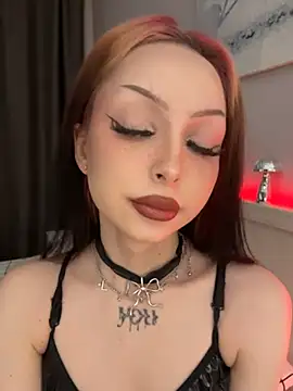 Snapshot of Lina_Thornton_ chatting on December 5, 8:27 pm Lina Thornton online show from December 5, 8:27 pm