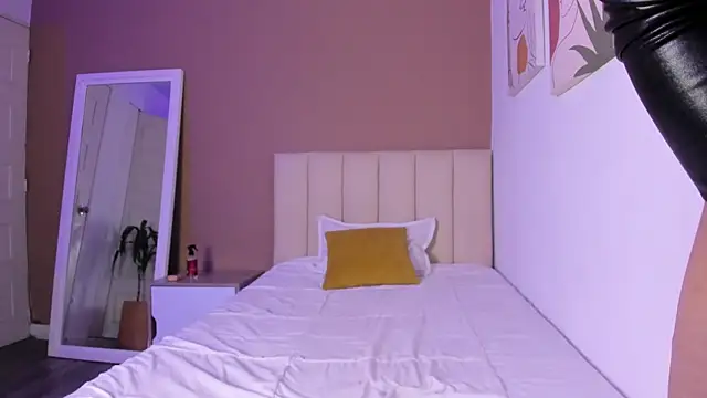 Samyscott  online show from June 5, 9:53 pm