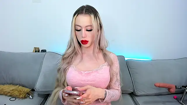 Snapshot of Sweet_Soffi chatting on November 4, 2:54 am Sweet Soffi online show from November 4, 2:54 am