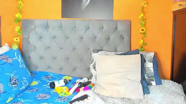 nahiroby ebony online show from July 21, 2:19 pm