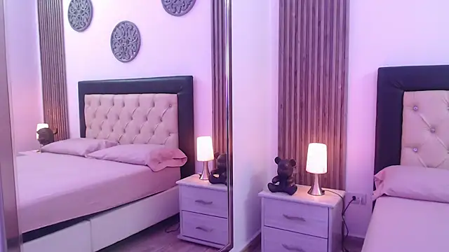 Red kytty6 online show from October 4, 9:13 pm