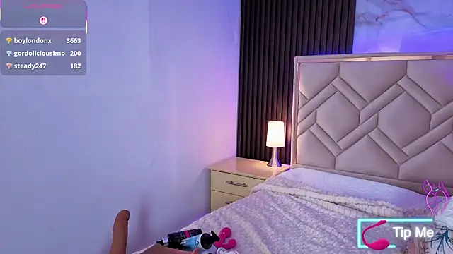 MiaaFarrel online show from March 1, 7:10 am