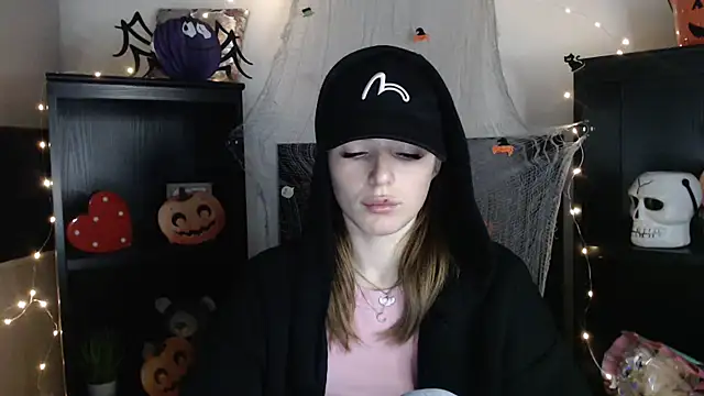 JuiceLips   online show from November 2, 9:11 am