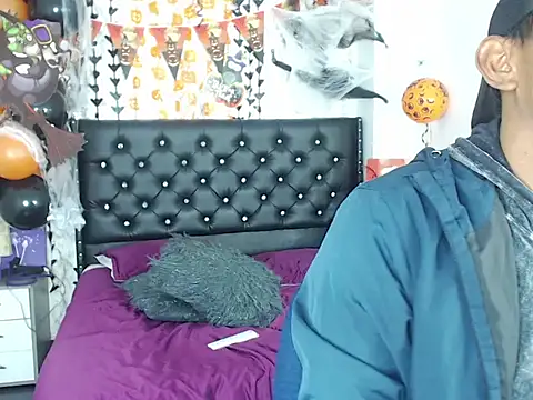 Snapshot of Adam_Morgan2 chatting on October 18, 5:10 am Adam Morgan2 online show from October 18, 5:10 am