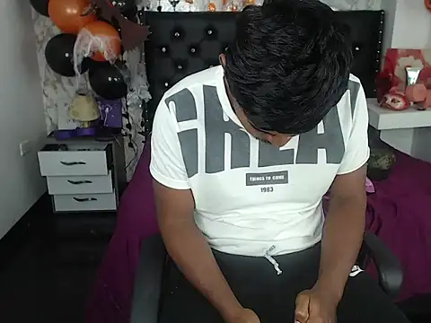 Snapshot of Adam_Morgan2 chatting on October 21, 9:32 am Adam Morgan2 online show from October 21, 9:32 am