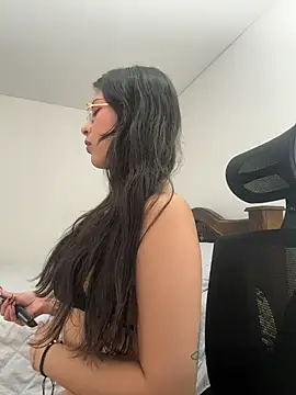 CatadeLuca online show from February 4, 5:30 pm