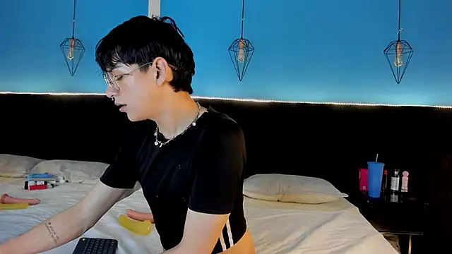 Snapshot of AleAurarashi chatting on September 13, 2:55 am AleAurarashi online show from September 13, 2:55 am