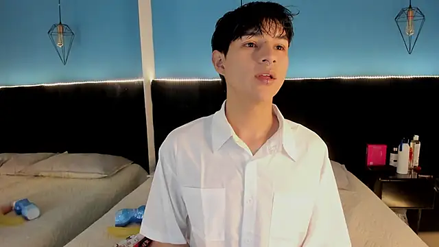 Snapshot of AleAurarashi chatting on September 15, 11:43 am AleAurarashi online show from September 15, 11:43 am