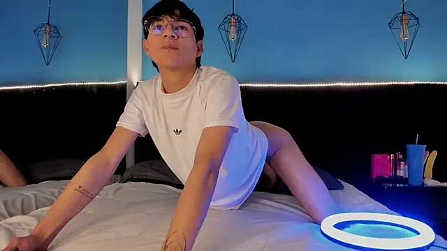 Snapshot of AleAurarashi chatting on September 22, 11:56 am AleAurarashi online show from September 22, 11:56 am