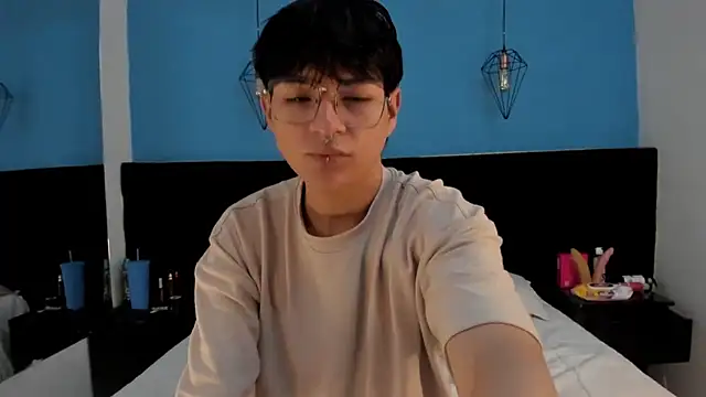 Snapshot of AleAurarashi chatting on September 28, 1:16 pm AleAurarashi online show from September 28, 1:16 pm